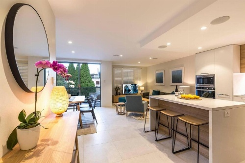 Executive 2 Storey Sydney Apartment with Pool image 5